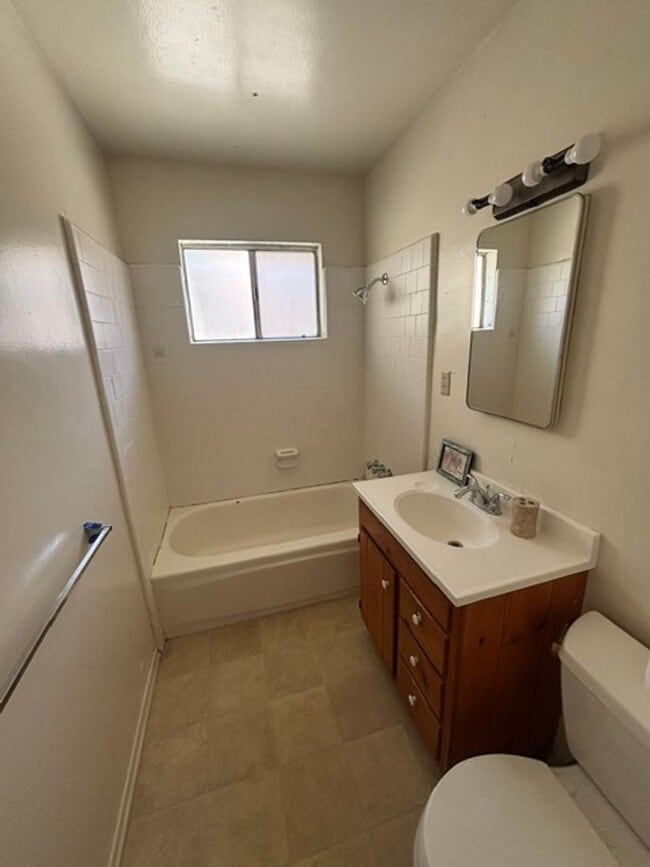 Building Photo - 2 Bedroom / 1.5 Bathroom Mountainside Home in Lake of the Woods