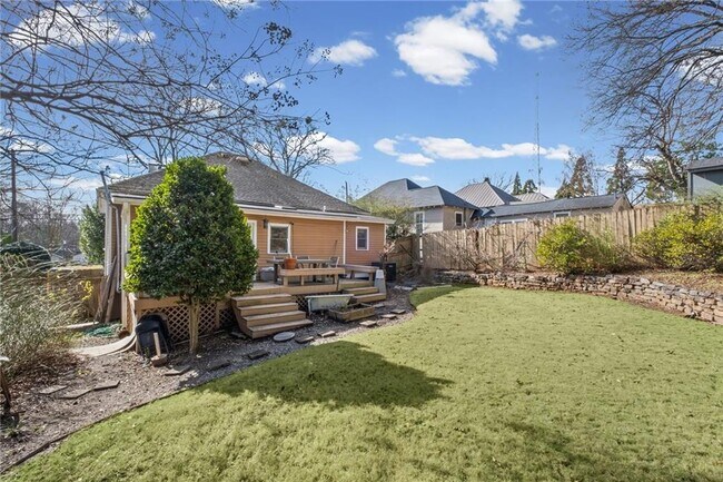 Building Photo - 805 Antone St NW