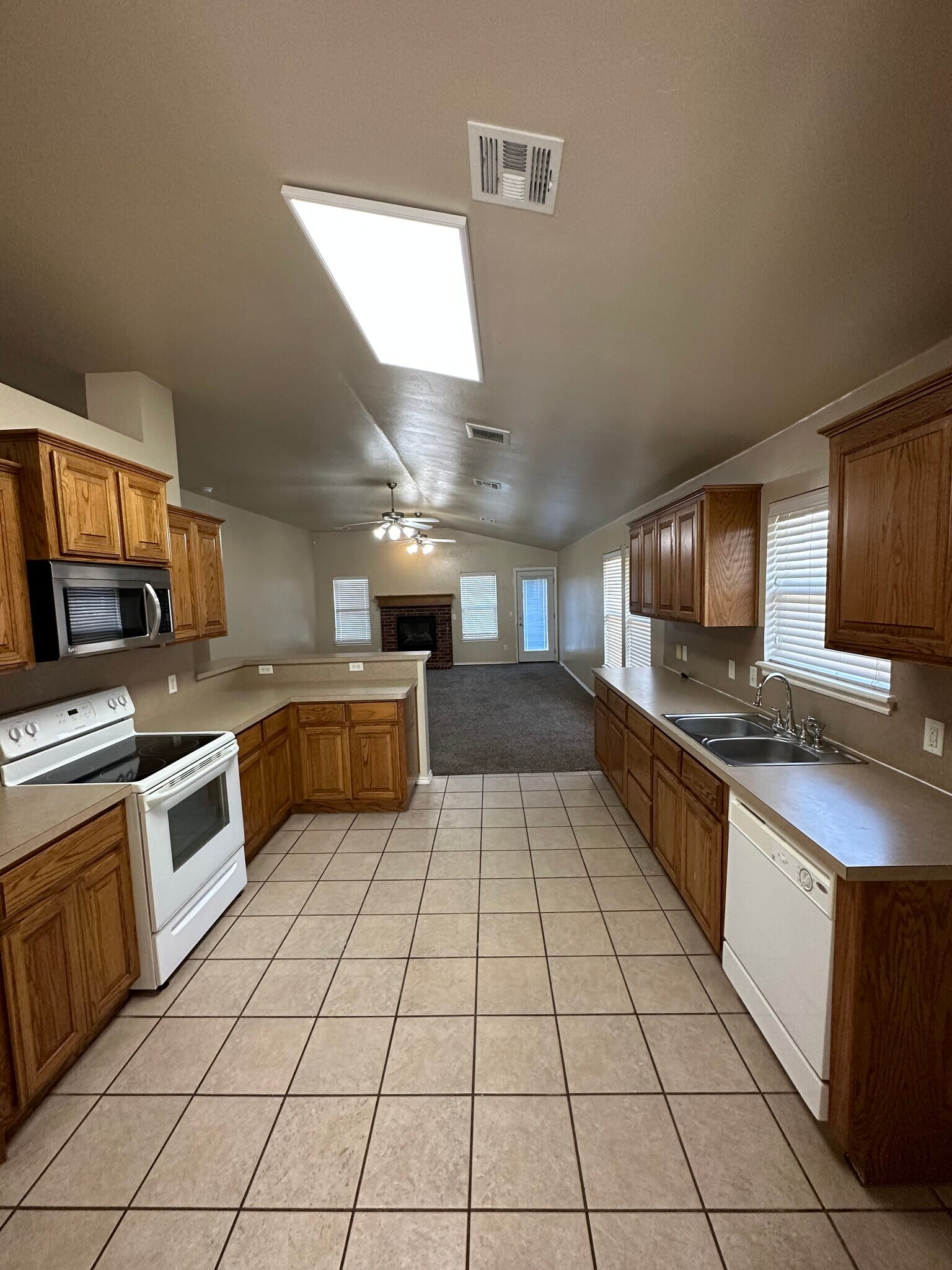 Building Photo - 809 Beechwood Way