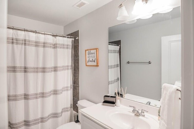 Building Photo - 411 Wetzel