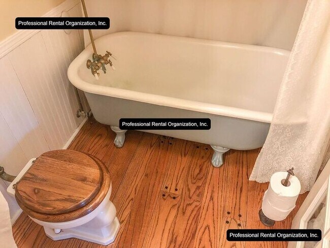 Building Photo - A price and views that can't be beat- Upper Flat with deck & expansive Vineyard and Sunset views