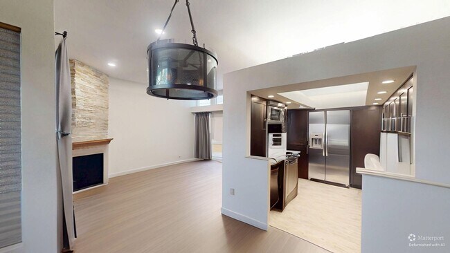 Building Photo - Beautiful 2-Bed/2-Bath Condo