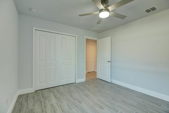 Building Photo - 2352 SW Plum Ct