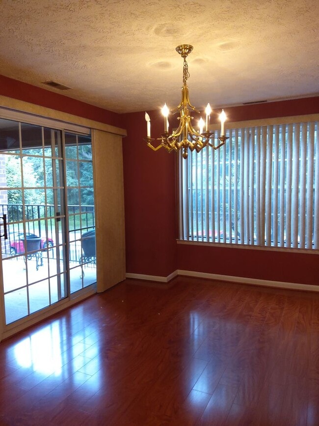 Building Photo - Two Bedroom/ Two Bath Condo at Falls Garde...