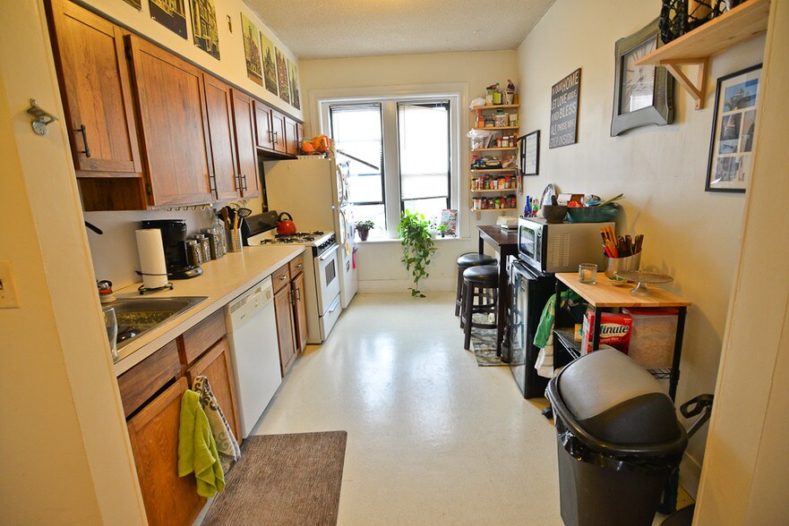 Building Photo - 18 Glenville Ave