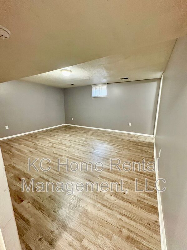 Building Photo - 3904 Springfield St