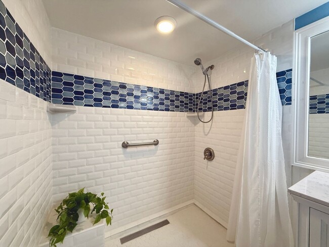 Building Photo - You Will LOVE this Ground Floor 2 Bedroom - Water Included (55+ Community)