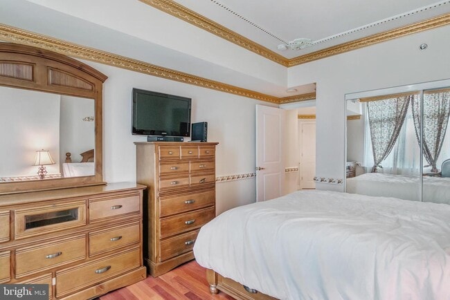 Building Photo - 5750 Bou Ave