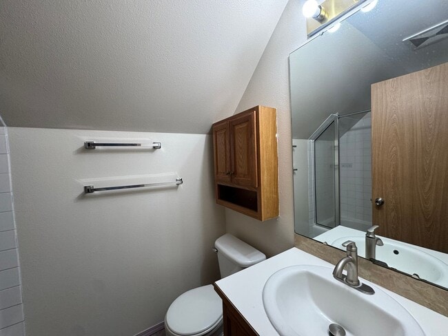 Building Photo - Charming Three Bedroom Near Pacific Ave!