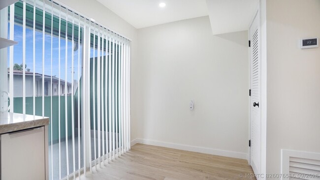 Building Photo - 701 S Royal Poinciana Blvd