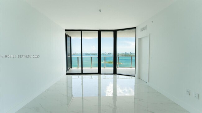 Building Photo - 700 NE 24th St