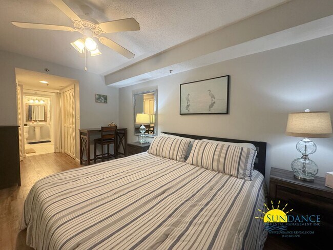 Building Photo - FURNISHED waterfront condo in Desirable In...