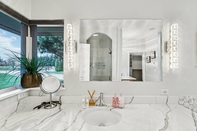 Building Photo - 15541 Bradshaw Rd