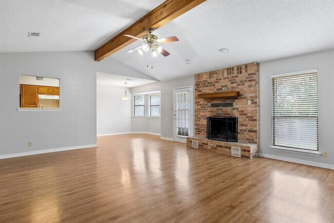 Building Photo - 506 Lakeway Dr