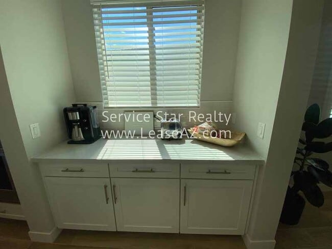 Building Photo - 9607 E Solina Ave