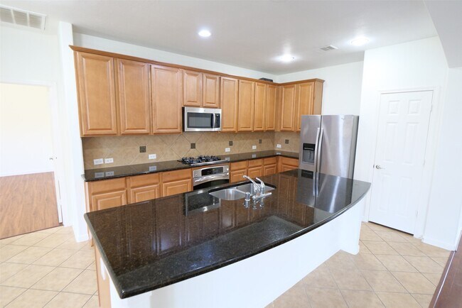 Building Photo - 6119 Lakenshire Falls Ln