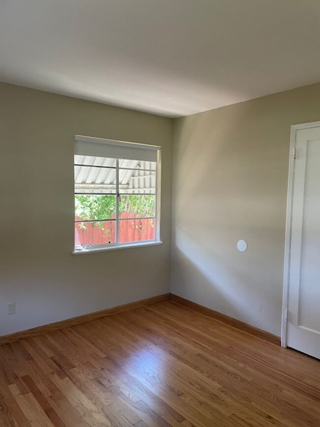 Building Photo - Charming 3 Bedroom Home on a Quiet Tree-Li...