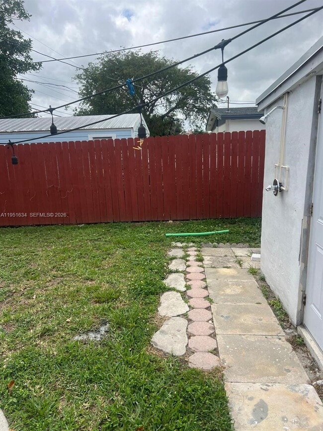 Building Photo - 5620 SW 38th St