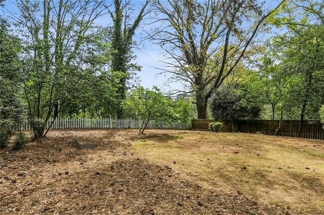 Building Photo - 2581 Sharondale Dr NE