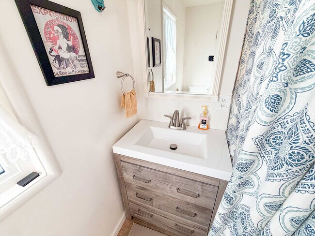 Building Photo - 16018 Windsor Dr