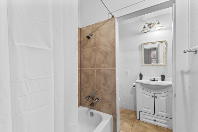 Building Photo - 2509 Whitney St