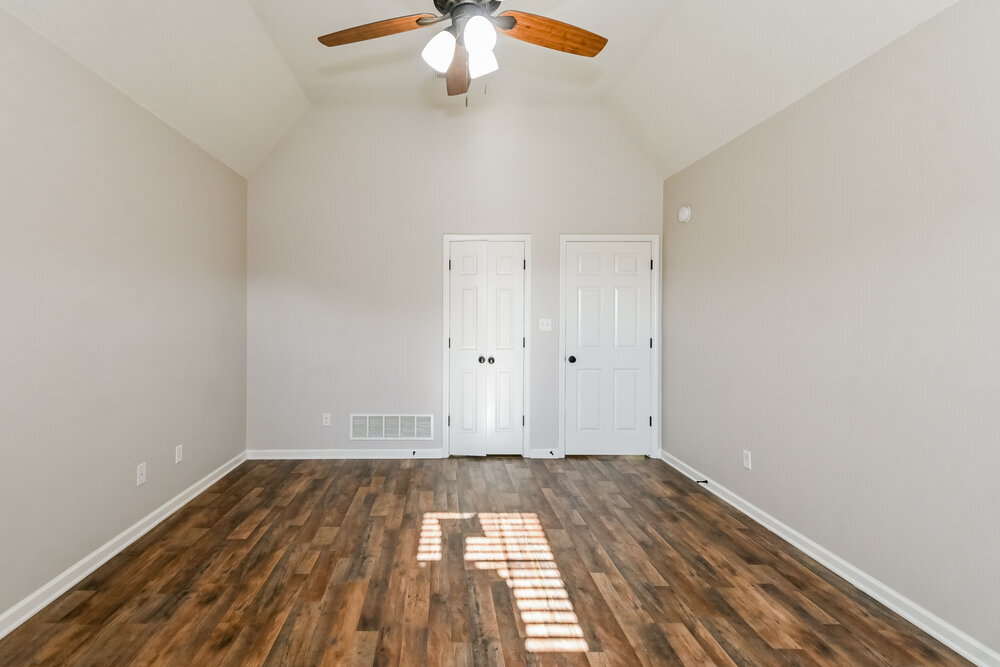 Building Photo - 8873 Lezlarken Ln