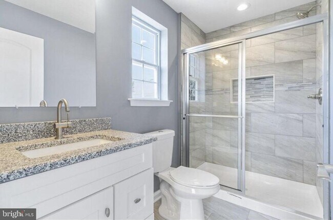 Building Photo - 802 Sixth Ave