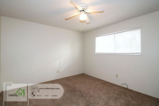 Building Photo - 20877 Cottonwood Dr