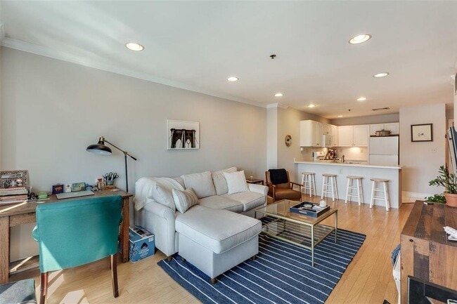 Building Photo - 711 Clinton St