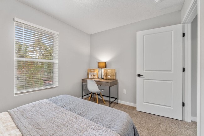 Building Photo - 382 N Franklin St