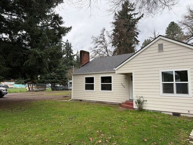 Building Photo - Sweet Home 3234