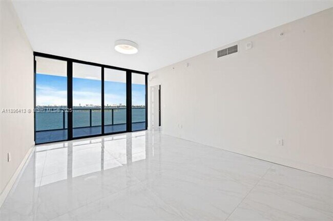 Building Photo - 700 NE 24th St