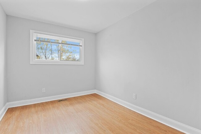 Building Photo - 527 Homestead Rd