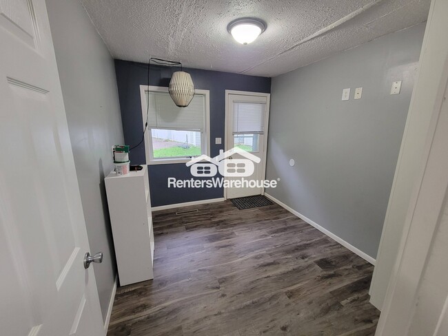 Building Photo - 9375 Country Dr