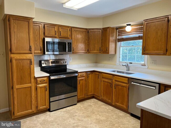 Building Photo - 6824 Silassie Ct