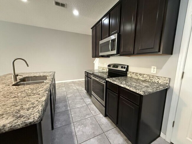 Building Photo - 7681 Ripplepointe Way