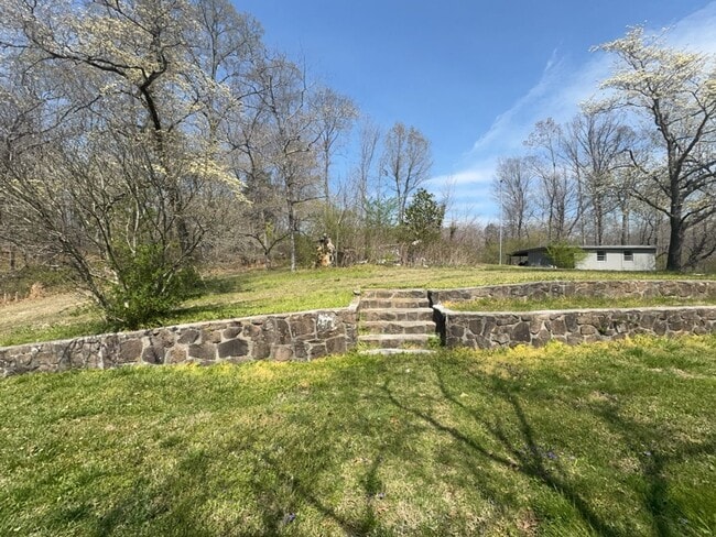 Building Photo - Ooltewah 3 Bedroom 2.5 Bath! Pet Friendly! Housing Vouchers Accpeted!