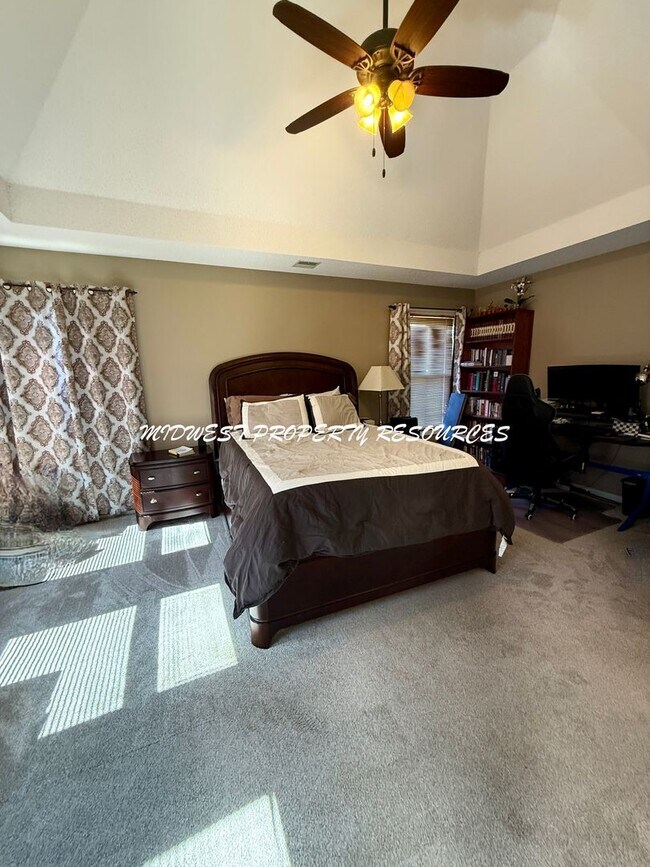 Building Photo - BEAUTIFUL TWO-STORY HOME w/POND VIEWS