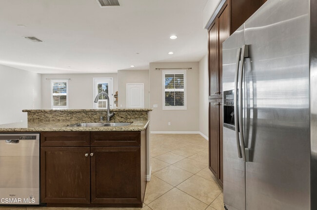 Building Photo - 1521 Silver Shadow Dr