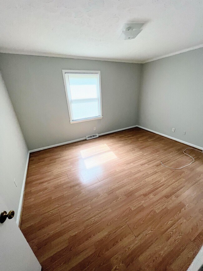 Building Photo - 1039 Oakmont Cir