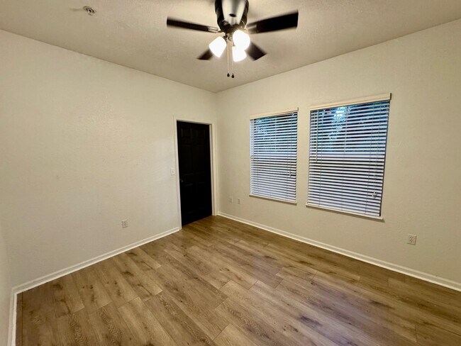 Building Photo - 2801 Chancellorsville Dr