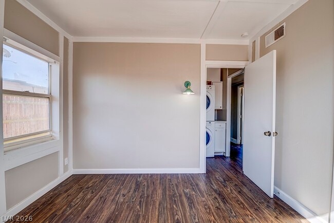 Building Photo - 18 Magnesium St