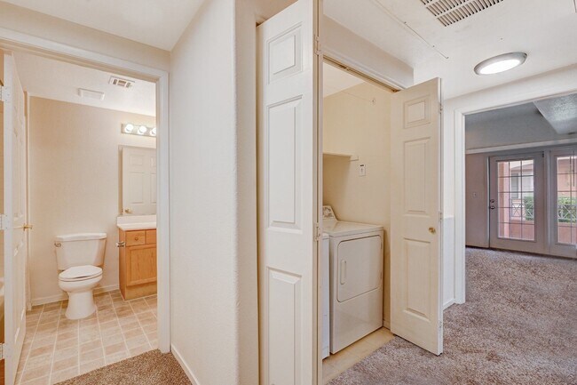 Building Photo - Beautifully Designed 2 Bedroom Condo in North Summerlin!