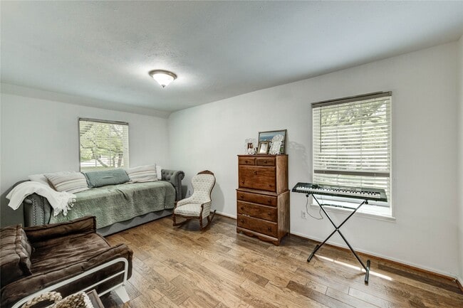 Building Photo - 13050 Trail Hollow Dr