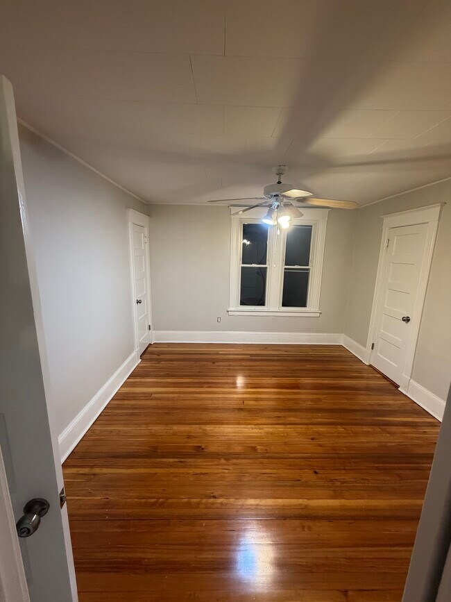 Building Photo - 114 Wallace St