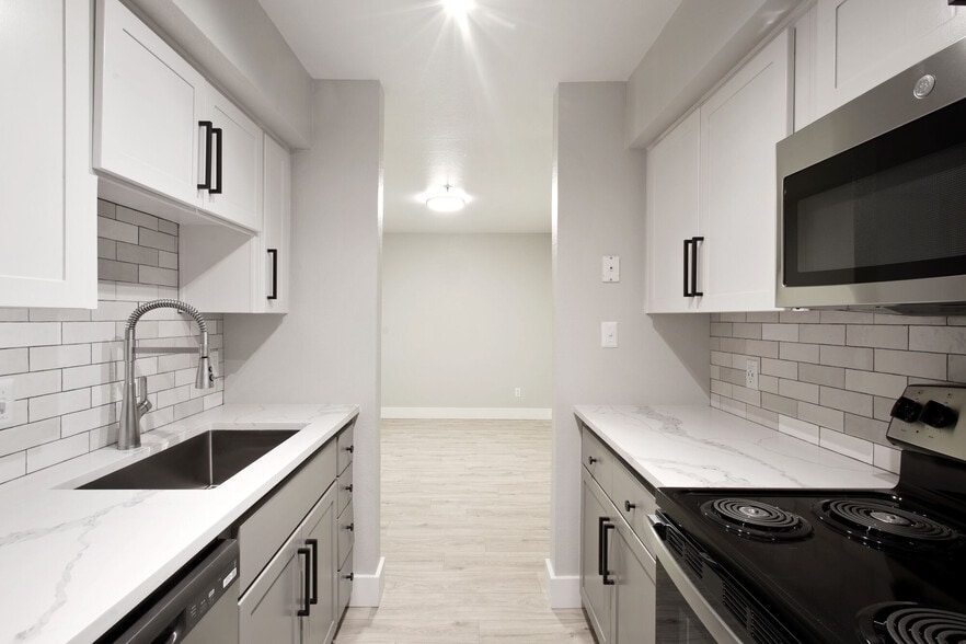 Clifton on 7th 10002 N 7th St Phoenix AZ 85020 Apartment Finder