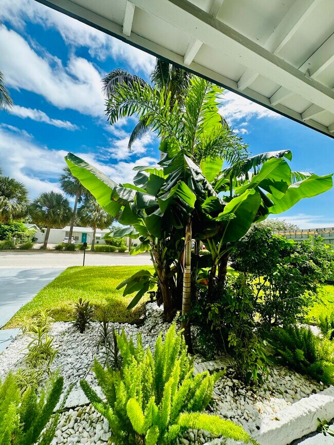 Building Photo - 5365 N Andrews Ave