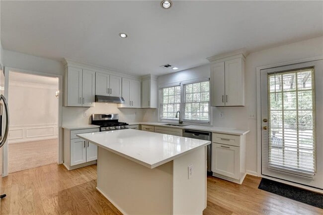 Building Photo - 6535 Ganton Dr