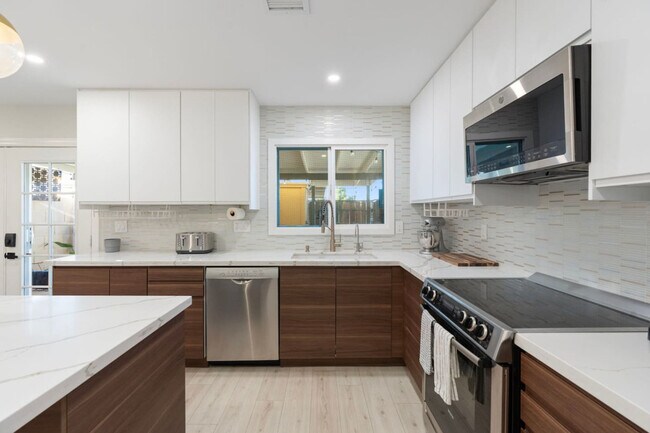 Building Photo - 6957 E Osborn Rd