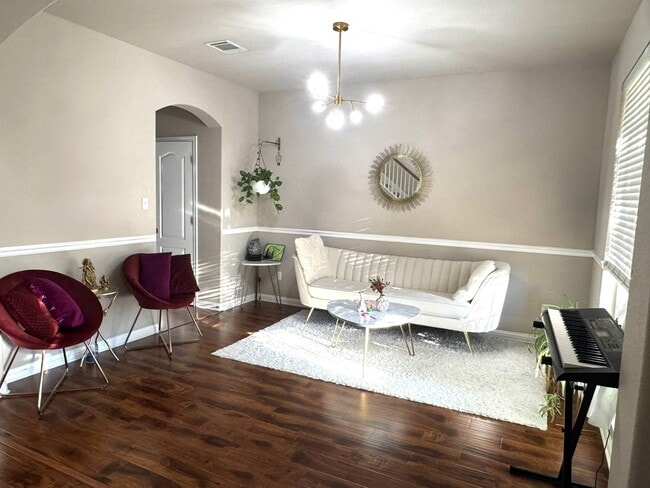 Building Photo - 609 Arrowhead Trail